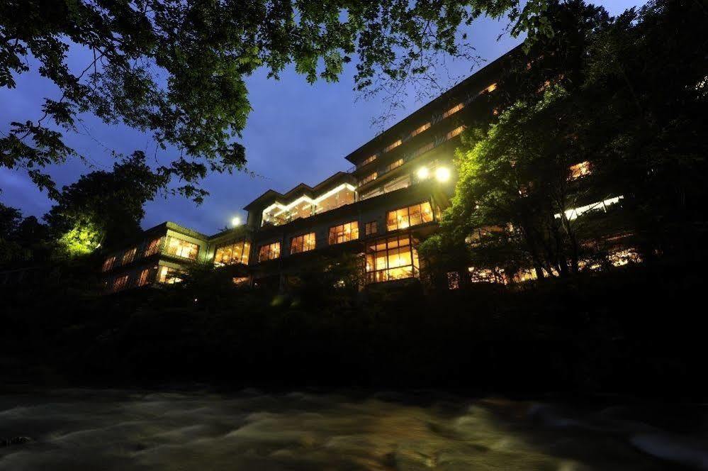 Отель Yamanaka Onsen Shirasagiyu Tawaraya Кага Экстерьер фото