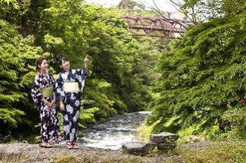 Отель Yamanaka Onsen Shirasagiyu Tawaraya Кага Экстерьер фото